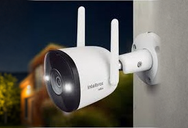 Câmera Intelbras bullet Wi‑Fi com visão noturna